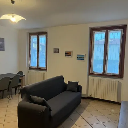 Due Laghi Apartment Cadrezzate